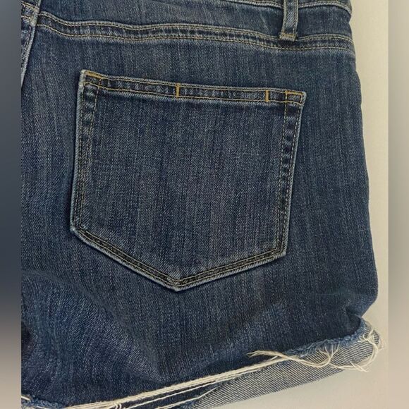 PAIGE - Lightly Distressed Cuffed Hem Denim Jean Shorts - Women’s size 25 - Picture 11 of 12